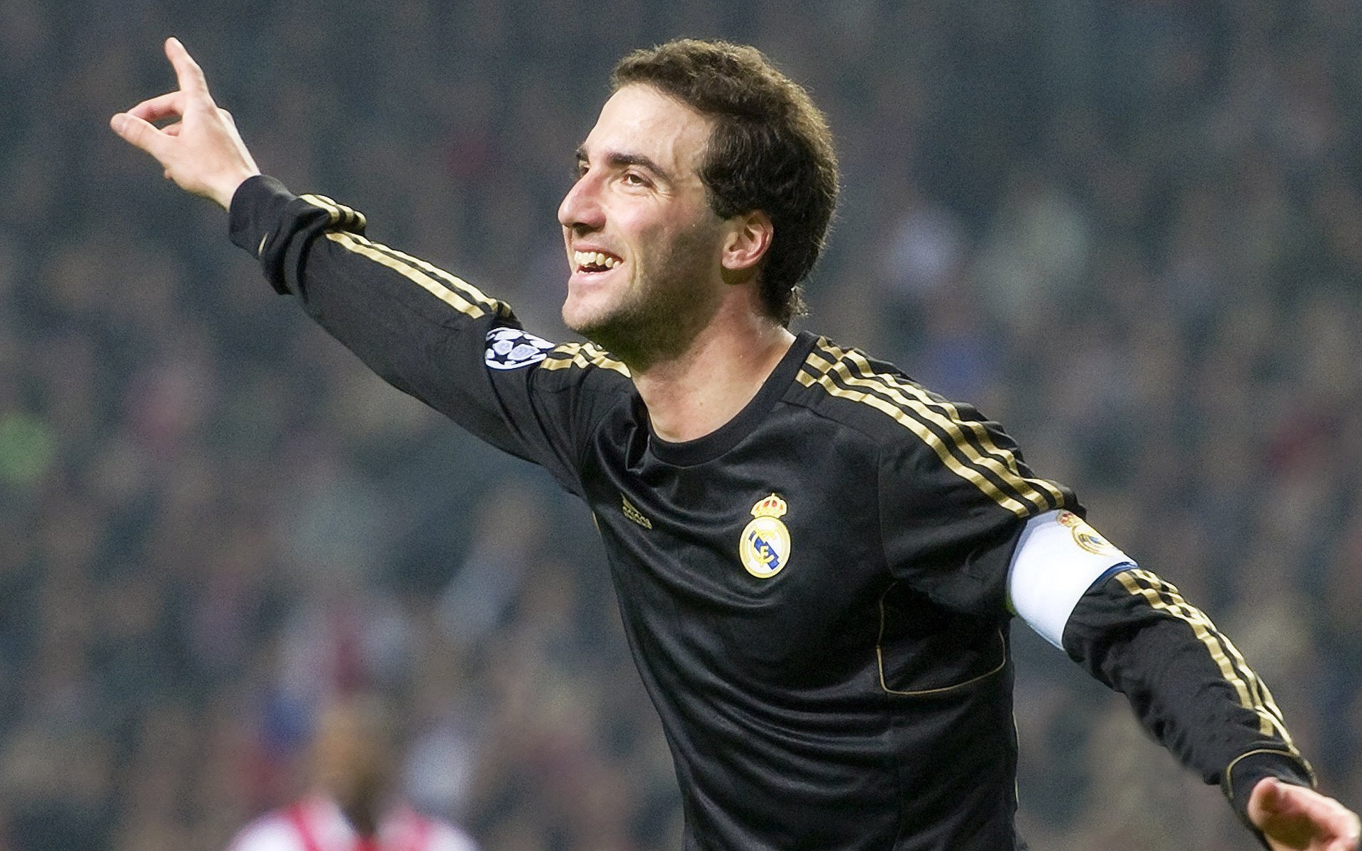 基：全黑队防线的“主心骨”，他为队友提供了无懈可击的保护